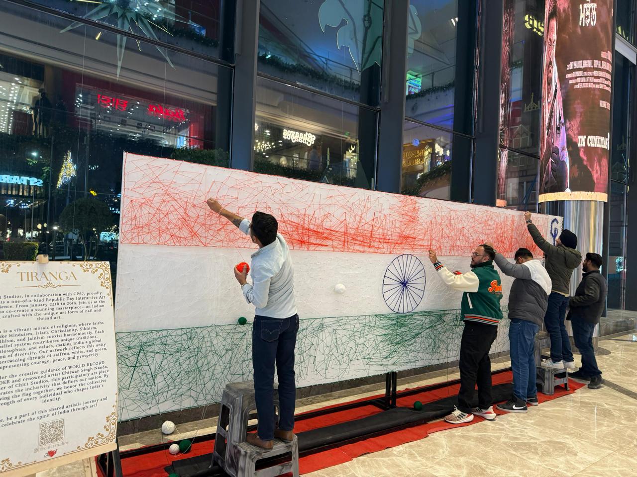 चिट1 स्टूडियो ने सीपी67 मॉल में 1,000 से ज़्यादा प्रतिभागियों के साथ गणतंत्र दिवस पर लाइव नेल-एंड-थ्रेड आर्ट इंस्टॉलेशन का आयोजन किया